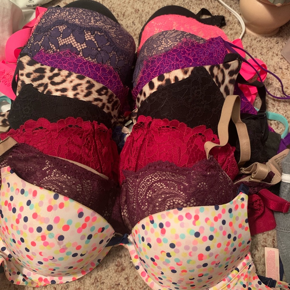 9 VS bras all 32D or 32DD